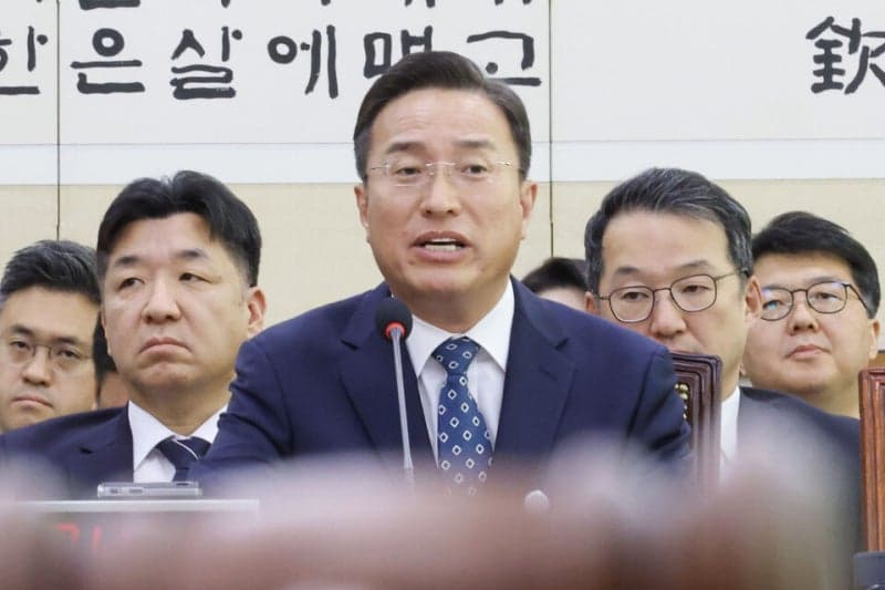이정현 검찰총장 대행 "文 뇌물 수사는 뼈를 발라내는 수사"