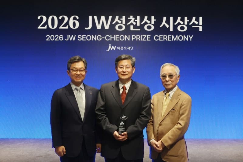 분쟁지역 의료봉사 헌신한 김용민 명예교수, 제14회 JW성천상 수상