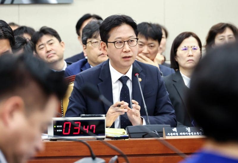 PHP 보안 취약점 대응 논란…배경훈 부총리 "범부처 종합대책 마련할 것"