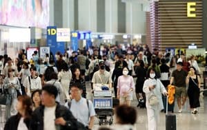 인천공항서 빵 봉지에 불 지른 60대 남성, 시민이 소화기로 진화