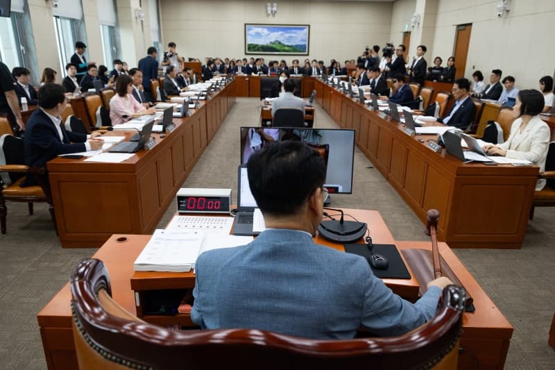 5조 6천억 굴리는 건설근로자공제회 이사장, MTS·HTS도 몰라