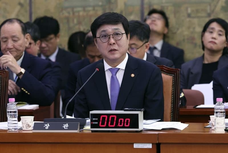 최휘영 문체부 장관, 김혜경 여사 해외 문화행사 급조 의혹 전면 부인