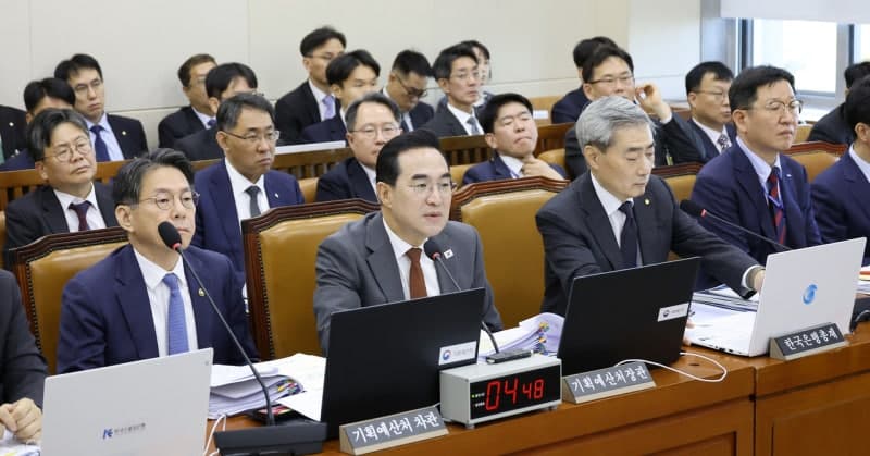 국회 재경위 국감, 석유 최고가격제 성과와 미래대응기금 절차 공방