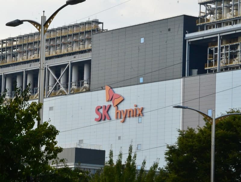 SK하이닉스, 손자회사 솔리다임 상장 철회 결정에 투자 심리 개선
