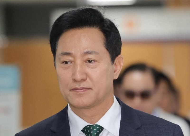 '시장직 걸린' 오세훈 여론조사비 대납 2심 선고…과정 실시간 생중계