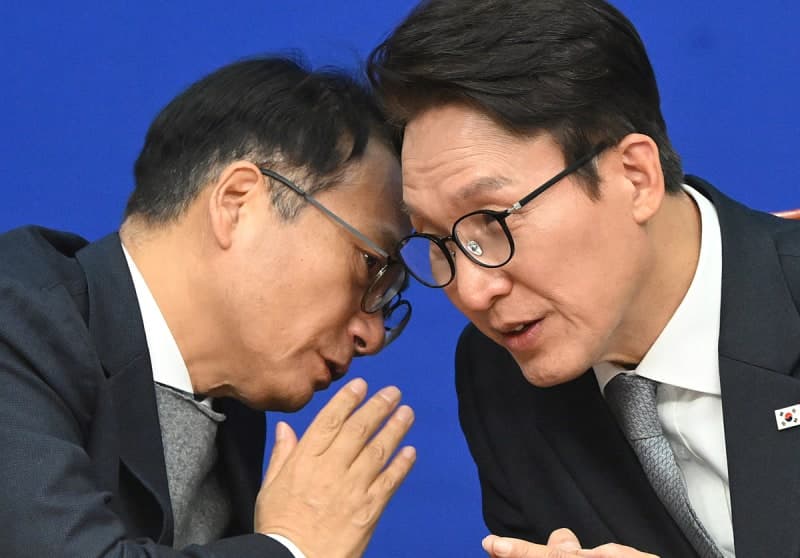 신천지 개입설 조사 결과 공개 놓고 민주당 지도부 정면충돌