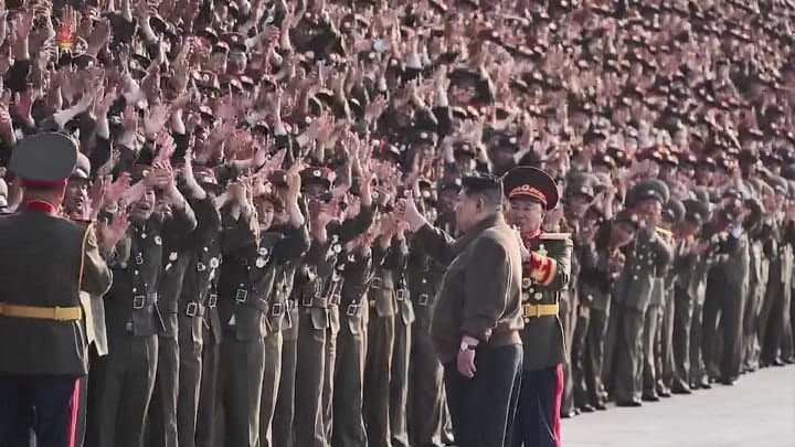 사망설 일축한 김정은, 제3차 중대장대회 직접 지도하며 건재 과시