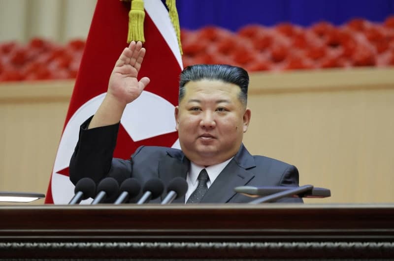사망설 확산 속 군사행사 등장한 김정은, '강철같은 군기 확립' 주문