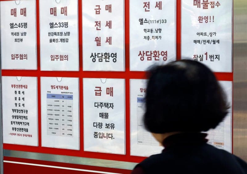 서울 아파트 매매 상승폭 연내 최저…전셋값은 매매가 추월