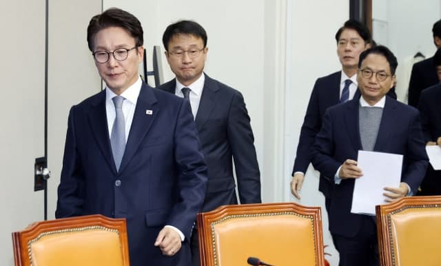 신천지 개입설 근거 공방…민주당 지도부 계파 갈등 격화