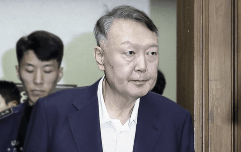 윤석열 전 대통령 '실명 위기설'은 사실무근…변호인단 직접 반박