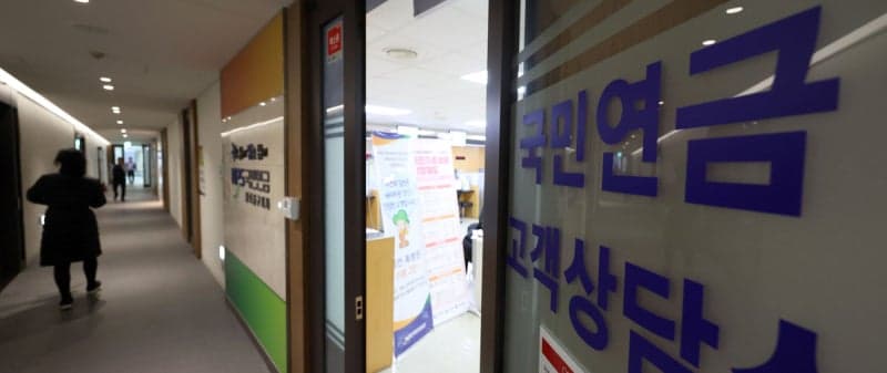 국민연금 수령으로 기초연금 깎인 노인 84만 명…4년 새 2배 급증