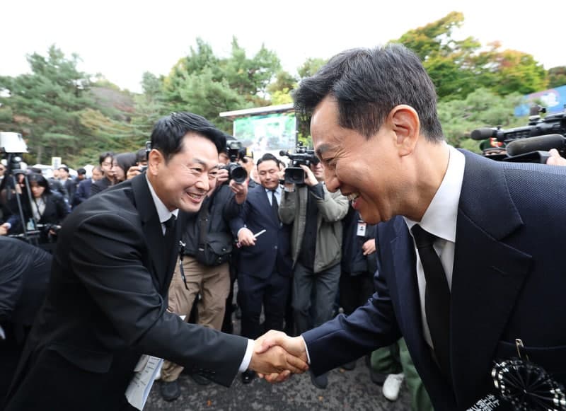 오세훈, 장동혁에 "상고 포기 촉구 고맙다"…현충원서 대화