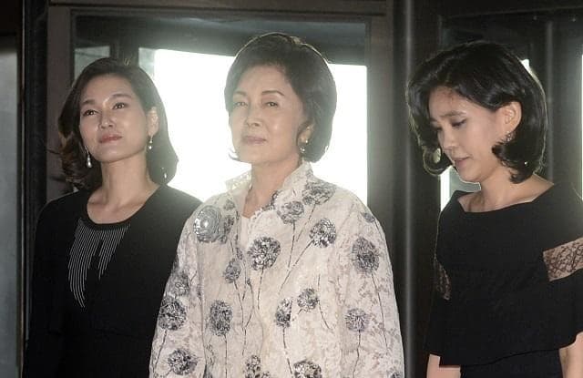 홍라희 리움미술관 명예관장, 40년 나눔 공로로 국민훈장 동백장 수훈