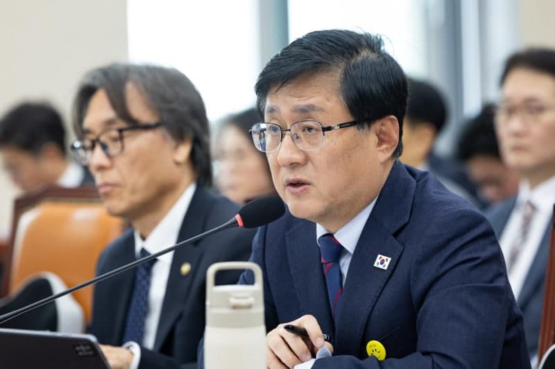 김성환 장관 "AI 전력수요 재산정…산업용 전기요금 인하 추진"
