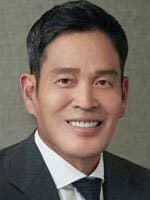 정용진 신세계 회장, 13년 만에 이마트 대표 복귀…책임경영 강화