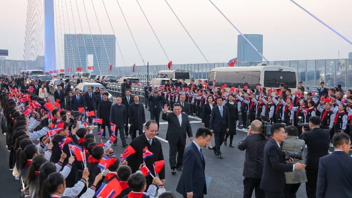통일부 "김정은 단둥 방문, 한반도 평화와 대화 재개에 기여하길"