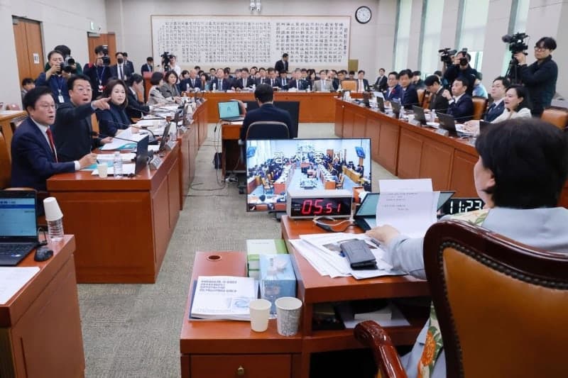 법사위 마지막 국감도 '오세훈 무죄·조희대 탄핵' 공방으로 파행