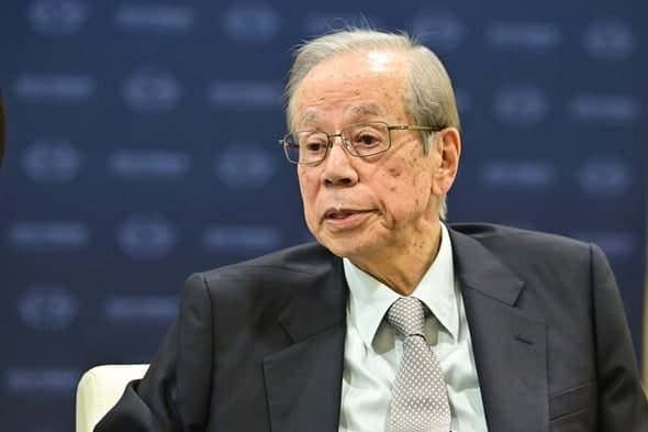 일본 헌정사상 첫 '부자 총리' 후쿠다 야스오 별세…향년 90세