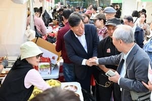 서울광장에 뜬 안동의 맛… ‘2026 왔니껴 안동장터’ 개막