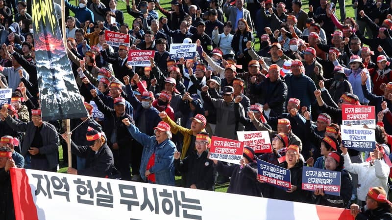 인제군민, 정부의 지방우대지수 2권역 지정 철회 요구하며 삭발 투쟁
