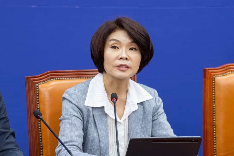 주파푸아뉴기니대사관 직원 비위 의혹…숨진 외교관 '3개월 305시간' 초과근무