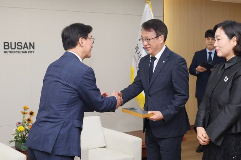 33년 공직 마친 김경덕 부산시 행정부시장, APEC 유치 등 성과 남기고 퇴임