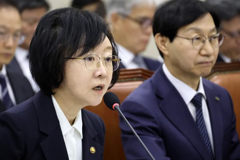 임신중지약 미프지미소정 심사 자료 제출 거부한 식약처, 국회 질타 받아