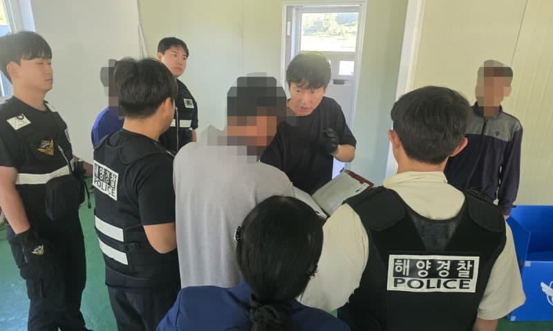 영양제 포장지에 숨긴 필로폰, 남해안 일대 유통한 외국인 10명 구속 송치