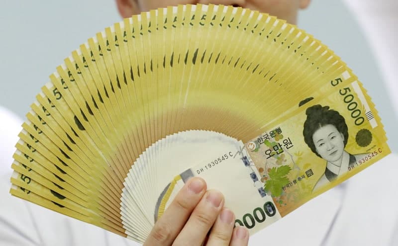 월급 들어온 지 하루 만에 57% 증발…직장인 '텅장' 현실