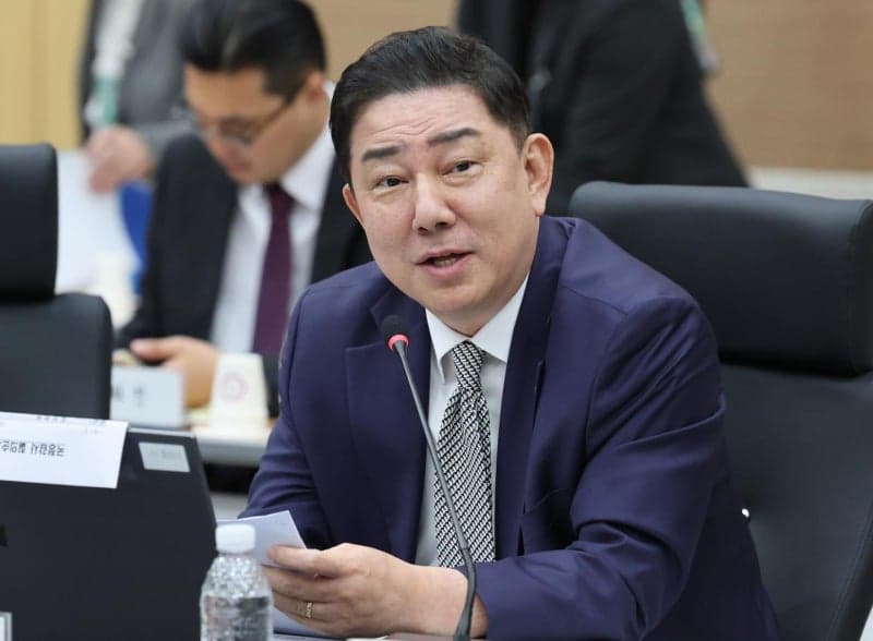 각종 비위 의혹 김병기 의원, 구속영장 반려 50일 만에 경찰 소환