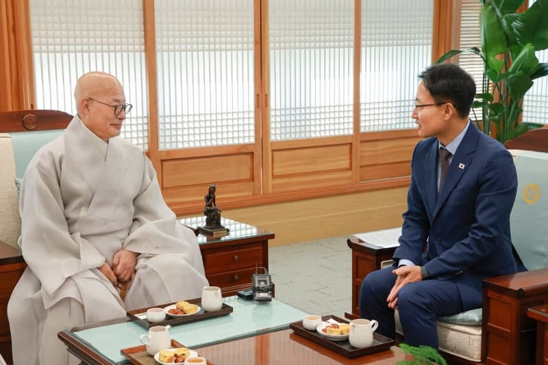 임광현 대통령비서실장, 진우스님 예방…“선명상·문화 사업 적극 협력”