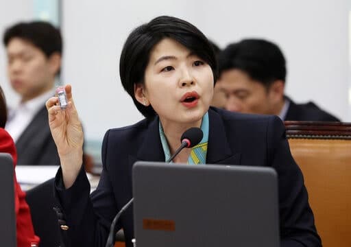 손 떨려 진료 못 하겠다…압수수색 후폭풍에 아주대 소아응급 교수 7명 사직 의사