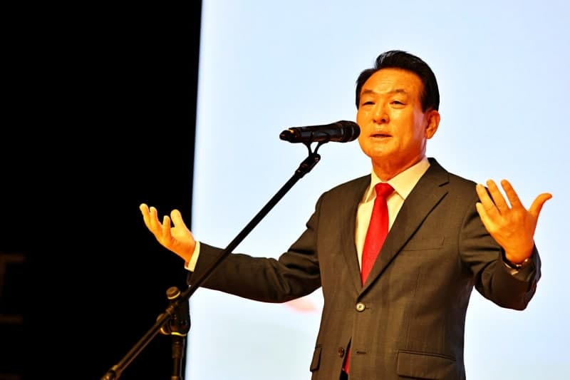 명절 선물에 명함 동봉한 백성현 논산시장, 항소심서도 벌금 400만원 구형