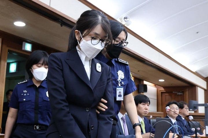 대법, 김건희 구속 2개월 연장…연말까지 수감 지속