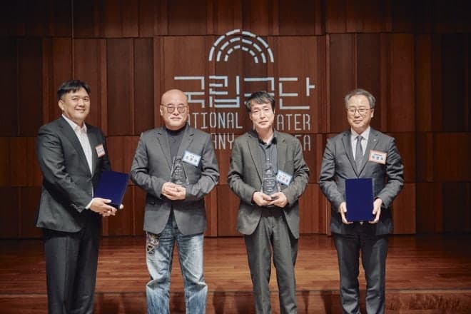 심은경, 첫 연극 '반야 아재'로 국립극단 후원회 어워즈 배우상 수상