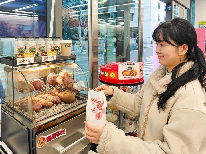 CU 군고구마, 겨울 대표 간식 호빵 매출 3배 넘어서며 사계절 간식으로 도약