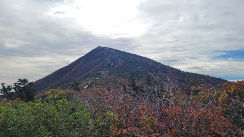 설악산 대청봉에 올가을 첫눈…지난해보다 9일 늦었다