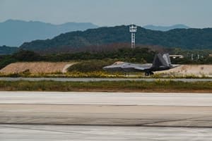 美 최강 스텔스기 F-22 랩터, 한반도 지척 일본 기지 전진배치