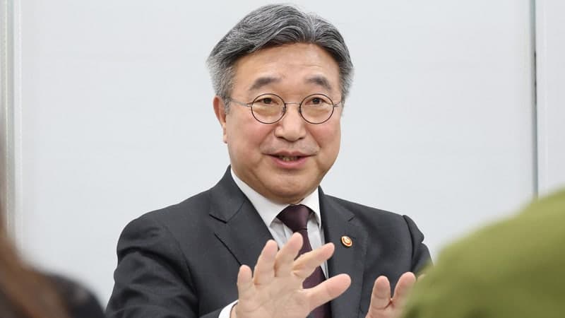 윤호중 행안장관 "소방 재정 부족, 미래대응기금 활용하고 담뱃세 일몰분 검토"