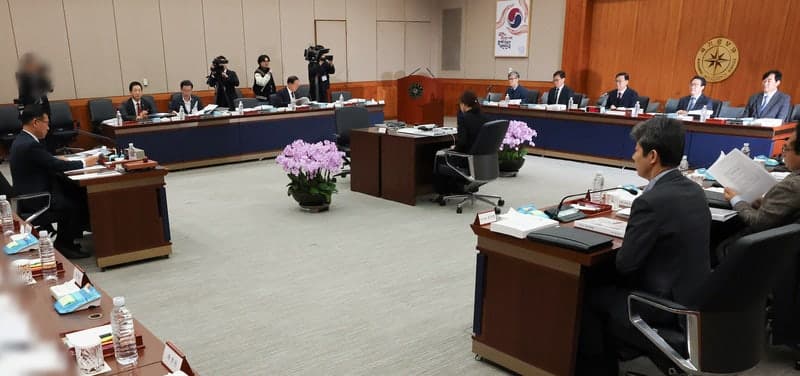 국정원 “김주애 후계자 내정 공고화…군 지도자 서사 구축”