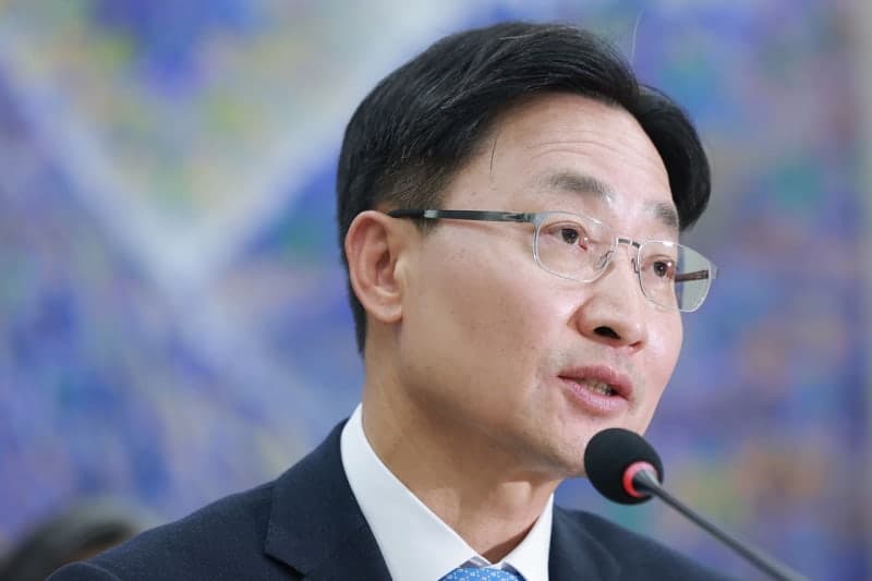 임광현 비서실장, 김혜경 여사 '황제 골프' 의혹에 "허위 사실, 사과해야"