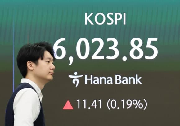 반도체 실적 랠리에 코스피 6100선 눈앞…미 금리 동결 효과
