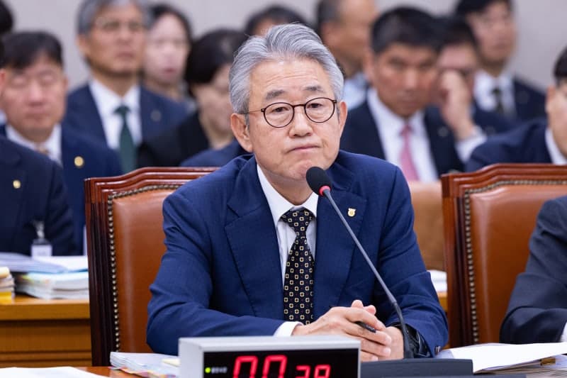 뇌물수수 및 공금 유용 의혹 강호동 농협중앙회장 경찰 3차 소환 조사