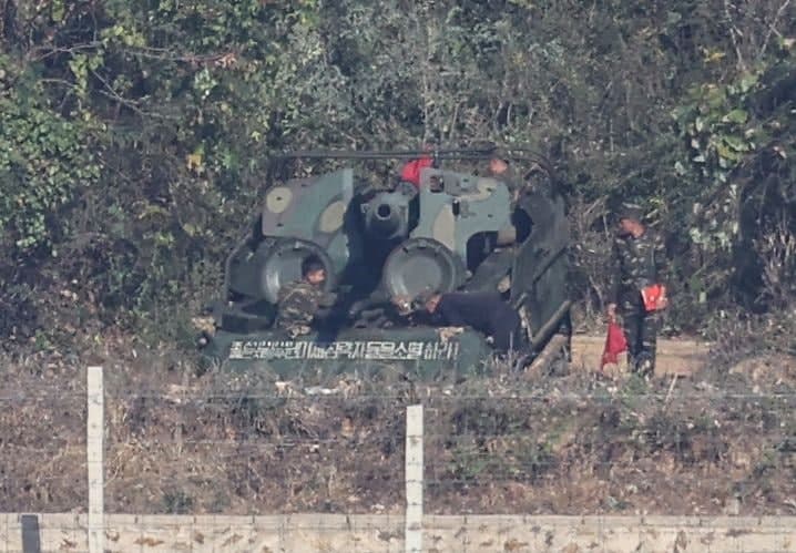 軍 "北 구형 자주포 노출은 전술 무시한 보여주기식 무력시위"