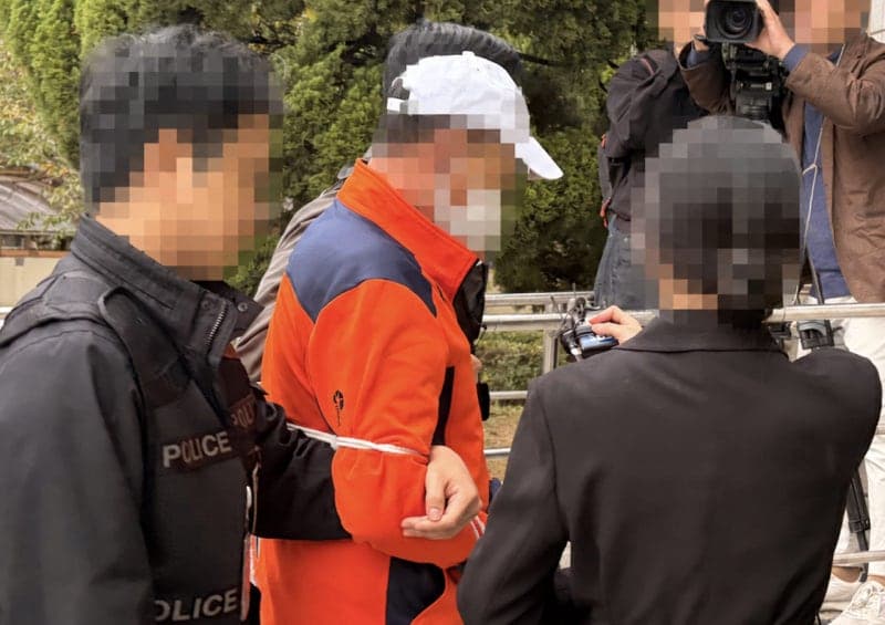 “인형인 줄 알았다” 구로 주택가 미라 시신 유기 혐의 2명 구속 갈림길