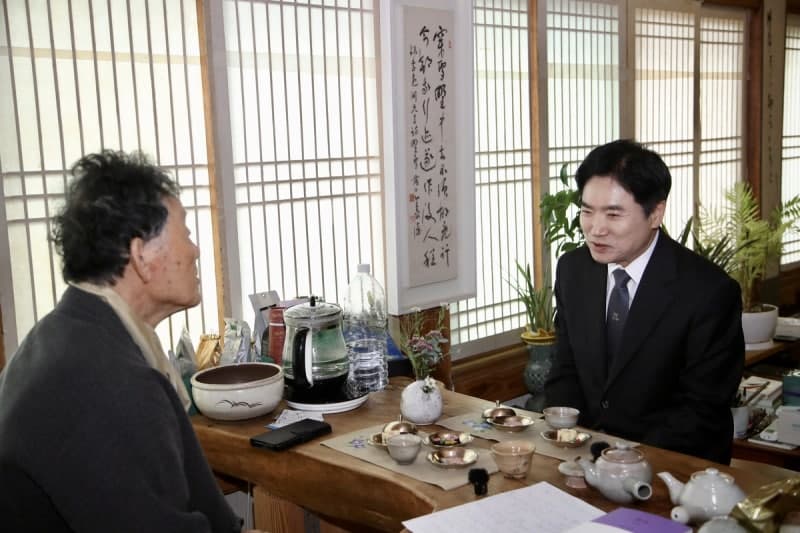 현대문학 거장 한승원 작가와 김대중 교육감, AI 시대 독서와 사유의 가치를 논하다