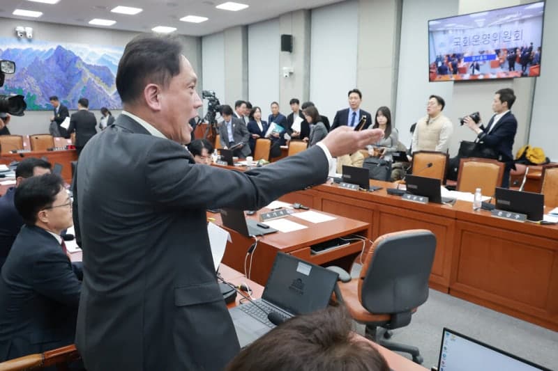 "김현지 나와라" "김태규 나가라"…고성과 파행으로 얼룩진 청와대 국감
