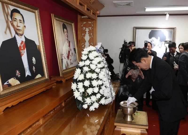 장동혁 국민의힘 대표, 박정희 생가 찾아 "조국 근대화 역사 흔들리지 않아"