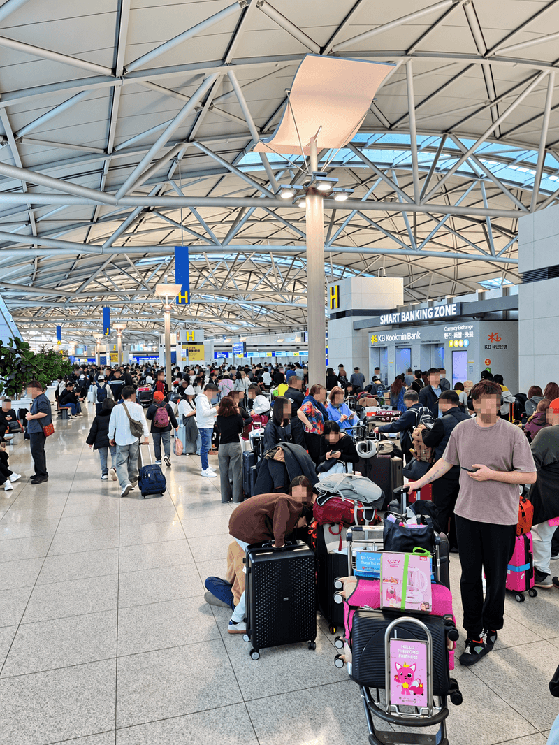 인천공항 발권시스템 먹통에 1200명 대기·항공기 38편 지연